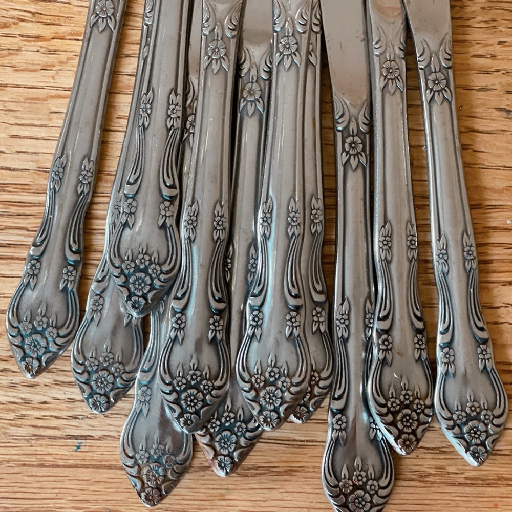 Elegant Silver Floral Cutlery Set